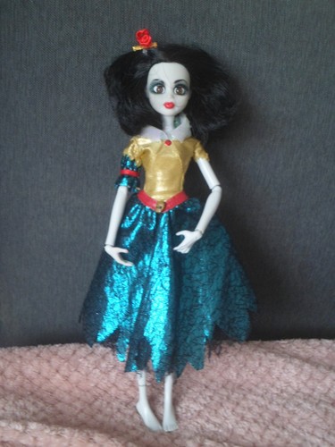 Rare once upon zombie - rare, doll