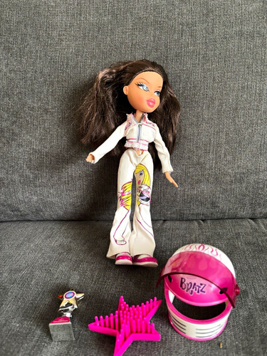 Bratz fashion doll katia - katia., play